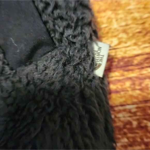 The North Face Women's Black Sherpa Fleece Vest Size Medium - Picture 8 of 9